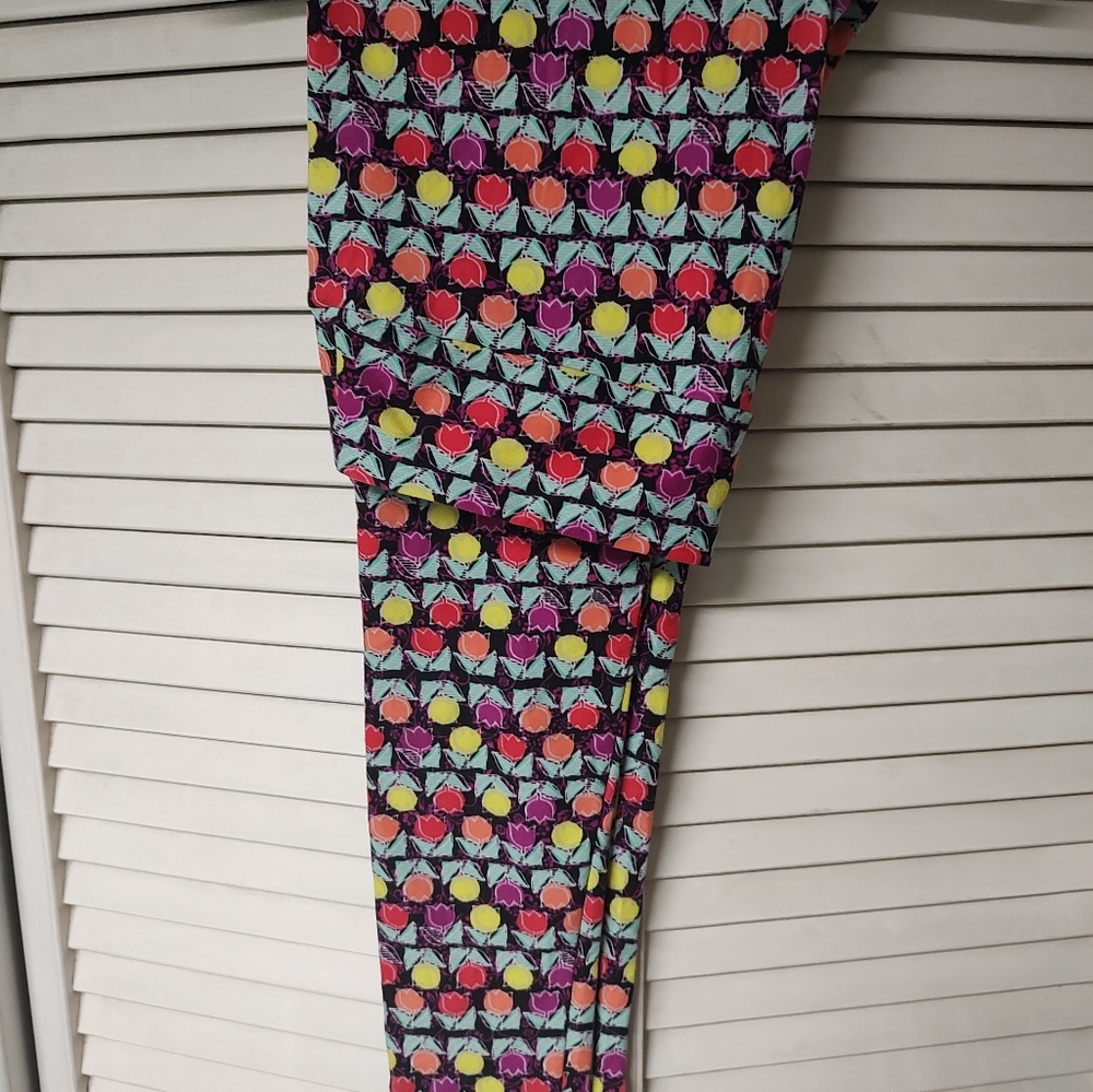 LuLaRoe Tall & Curvy Floral Leggings